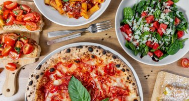 Salsa Pizzeria Napoletana and Street Food