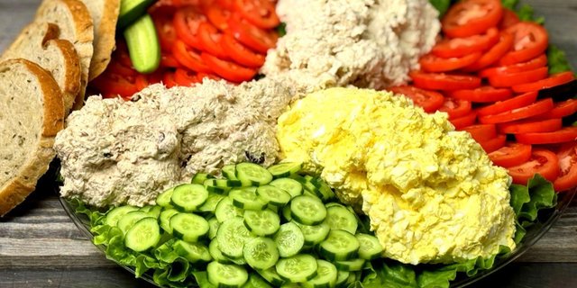 Medium Deli Salad Sampler Platter