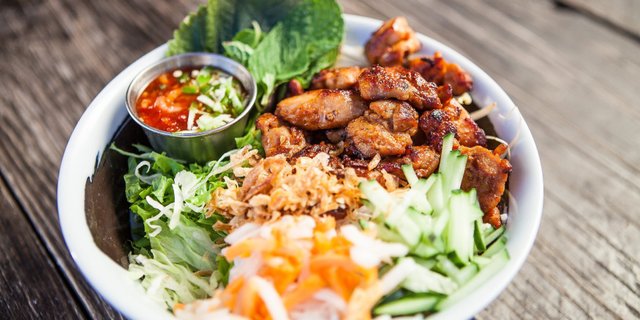 Spicy Chicken Bún