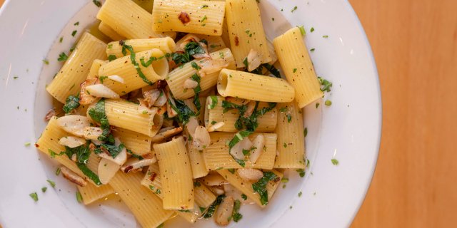 Pasta w. Garlic & Oil