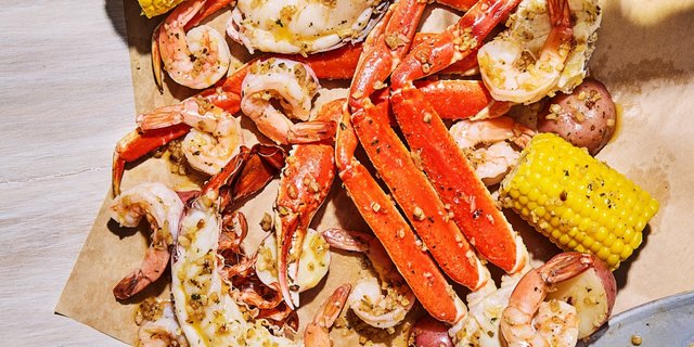 Mariner's Seafood Boil Family Meal