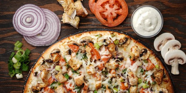 Garlic Chicken Pizza