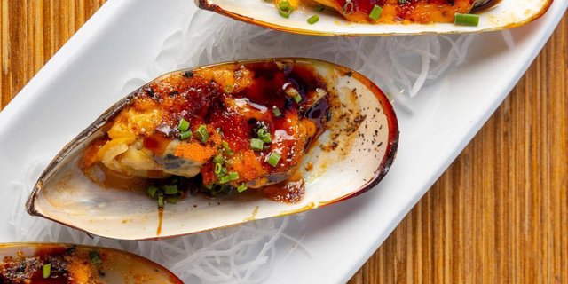 Dynamite Mussels