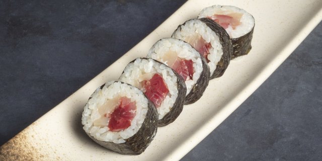 Yellowtail Maki Roll