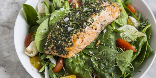 Salmon Spinach Salad Box Lunch