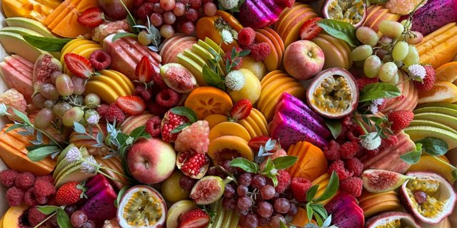 23x16" Large Fruit Board
