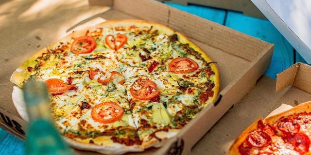 Gluten-Free Pesto A Go-Goat Pizza