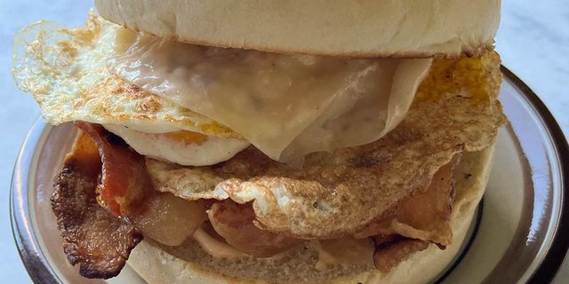 Breakfast Wraps & Sandwiches
