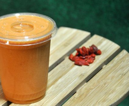 Mango-Goji Smoothie