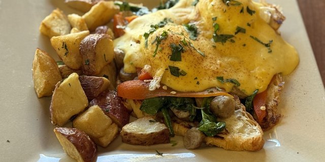 Sausage & Bell Pepper Croissant Benedict