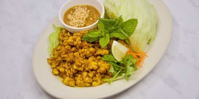 Thai Lemongrass Chicken Lettuce Wrap