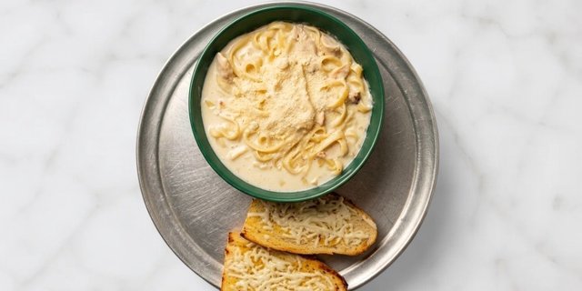 Chicken Alfredo w/ Fettuccine
