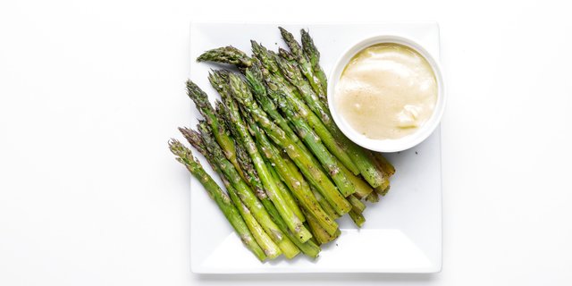 Grilled Asparagus w/ Hollandaise