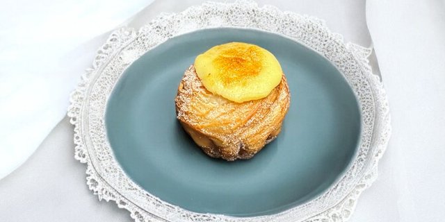Creme Brulee Cruffin