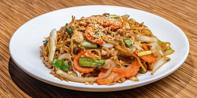 Lo Mein Garlic w/ Pork