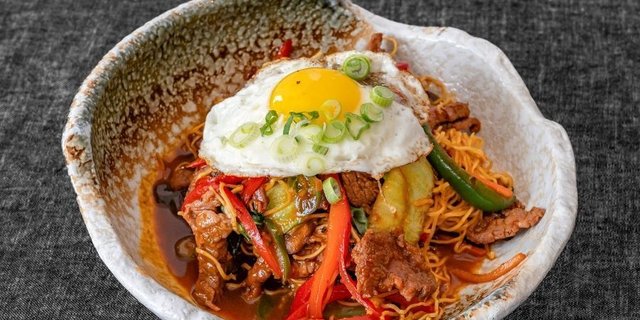 Korean Steak Noodles Bowl