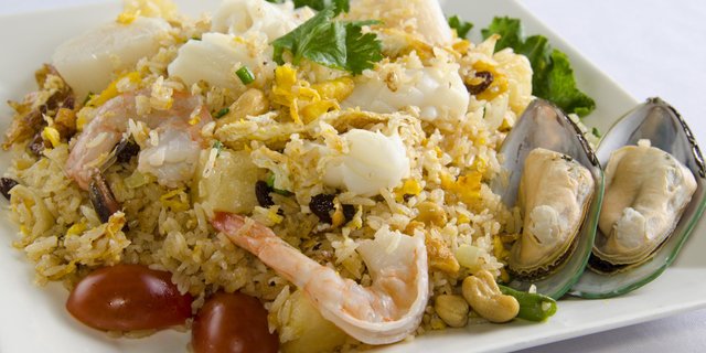 Pineapple Fried Rice w/ Seafood