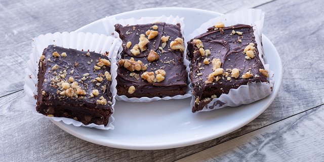 Half-Dozen Chocolate Walnut Brownies
