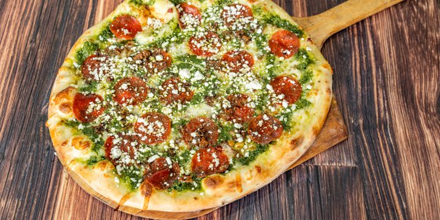 Pestoroni Pizza