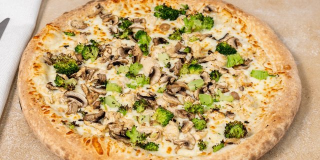 Chicken Alfredo Pizza