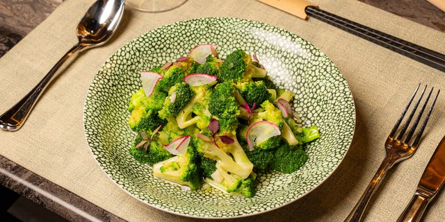 Sautéed Broccoli w/ Garlic