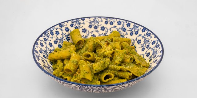Rigatoni Pesto W/ Chicken