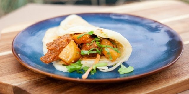 Deshebrada con Papas Quesataco