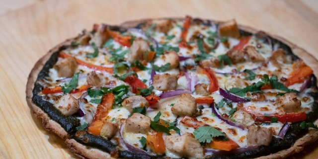 Saag Chicken Pizza