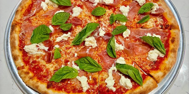 18" Prosciutto di Parma & Burrata Pizza