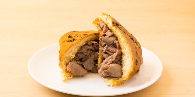 Super Beef Sandwich on Onion Roll
