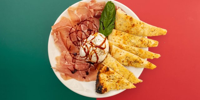 Burrata w/ Prosciutto