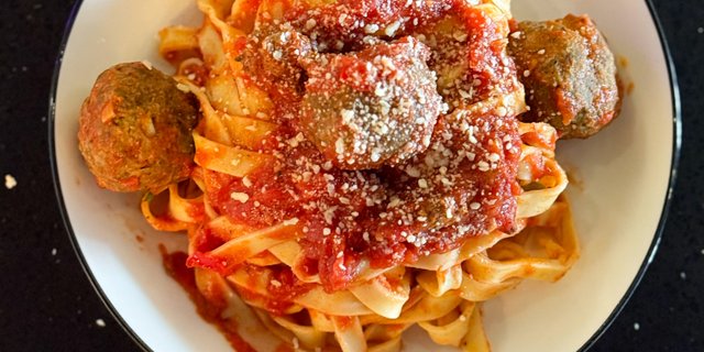 Fettuccine & Meatballs Platter