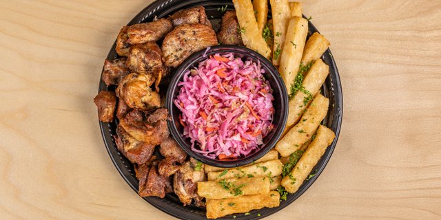 Yuca Con Chicharron Tray
