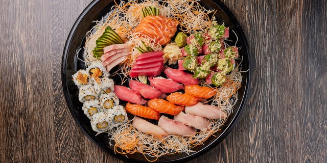 Sushi Combination Platter