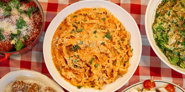 Vodka Sauce Pasta Tray