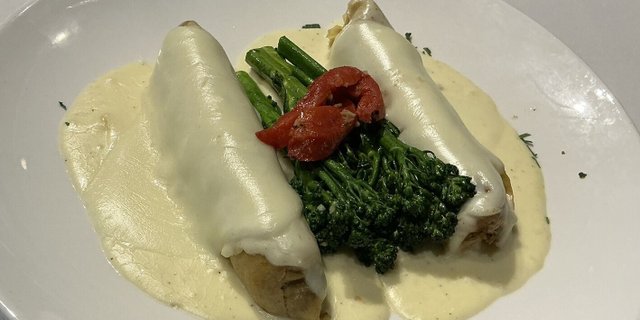 Cannelloni w/ Alfredo