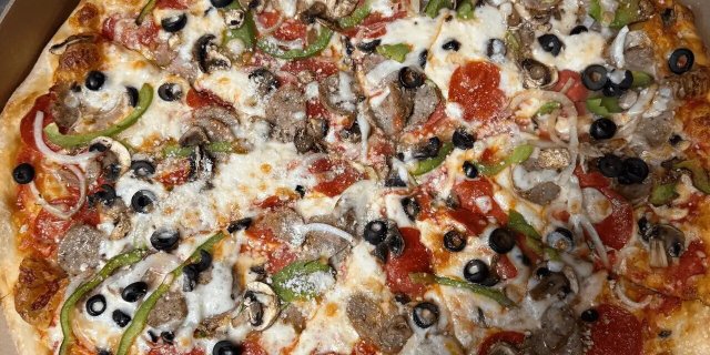 Famiglia Supreme Pizza