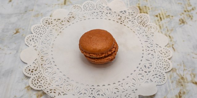 Caramel Macaron