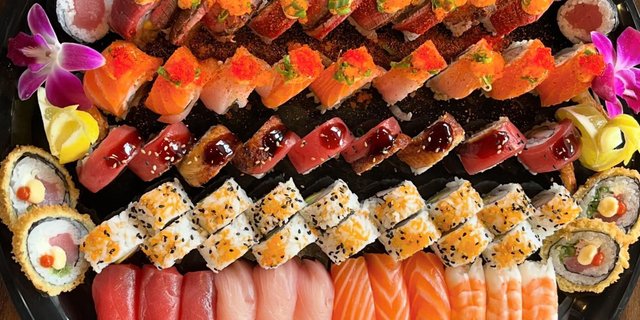 Large Sushi Platter