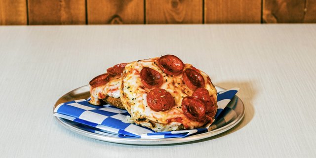 Pepperoni Pizza Bagel Box
