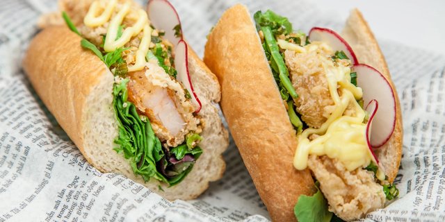 Garlic Butter Prawn Bánh Mì