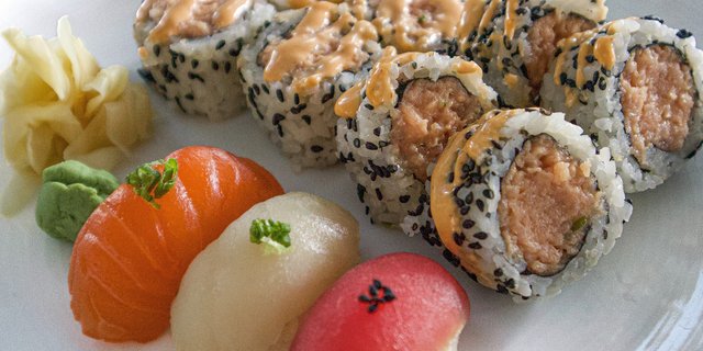 Spicy Tuna Roll Combo