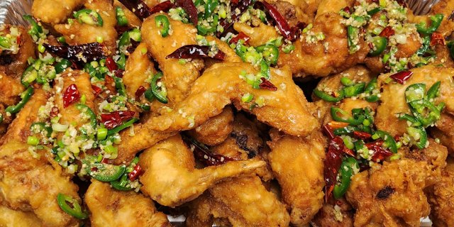 Fried Chicken Wings w/ Salt & Chili Pepper