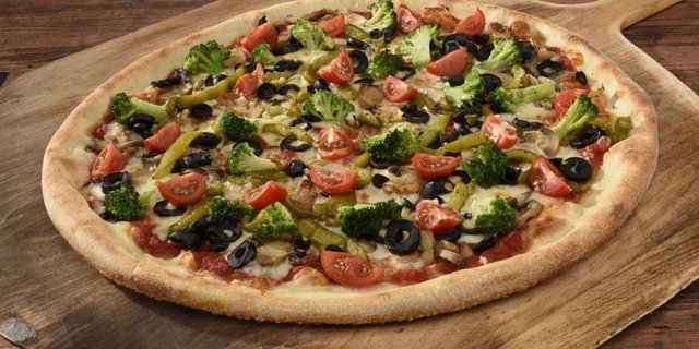 Red Veggie Pizza