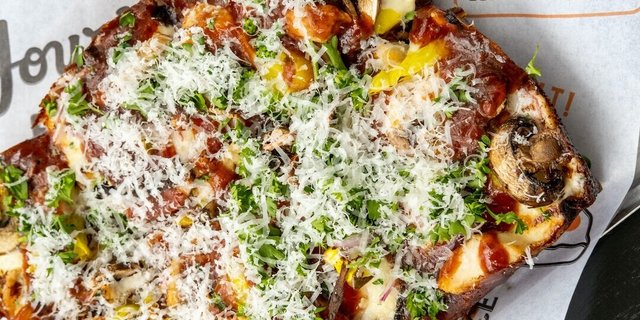 Smokin' Hot Mother Clucker Pizza