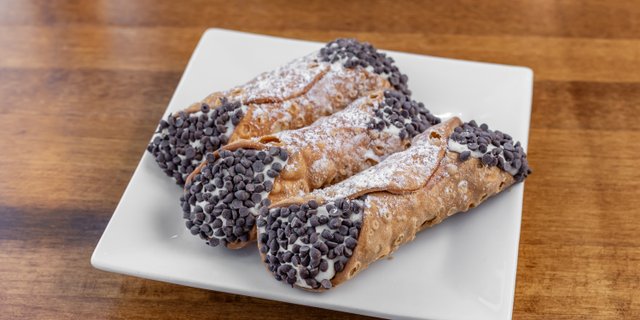 Cannoli W/ Chocolate Chips