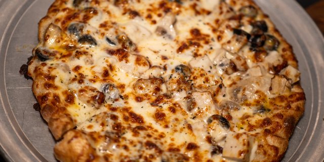 Chicken Alfredo Pizza