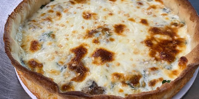 Fresh Spinach Deep-Dish Pizza