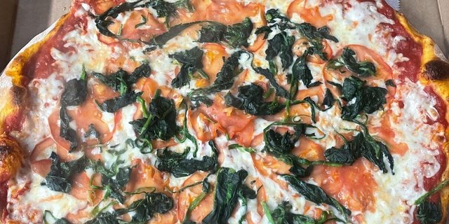Spinach Tomato Pizza