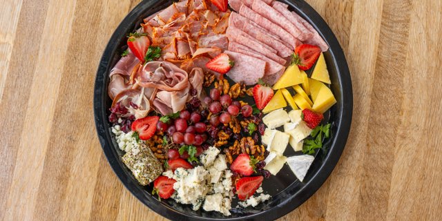Artisian Cheese & Cured Meat Platter